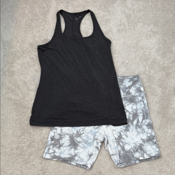 Gap M tank with L bike shorts - Picture 1 of 7